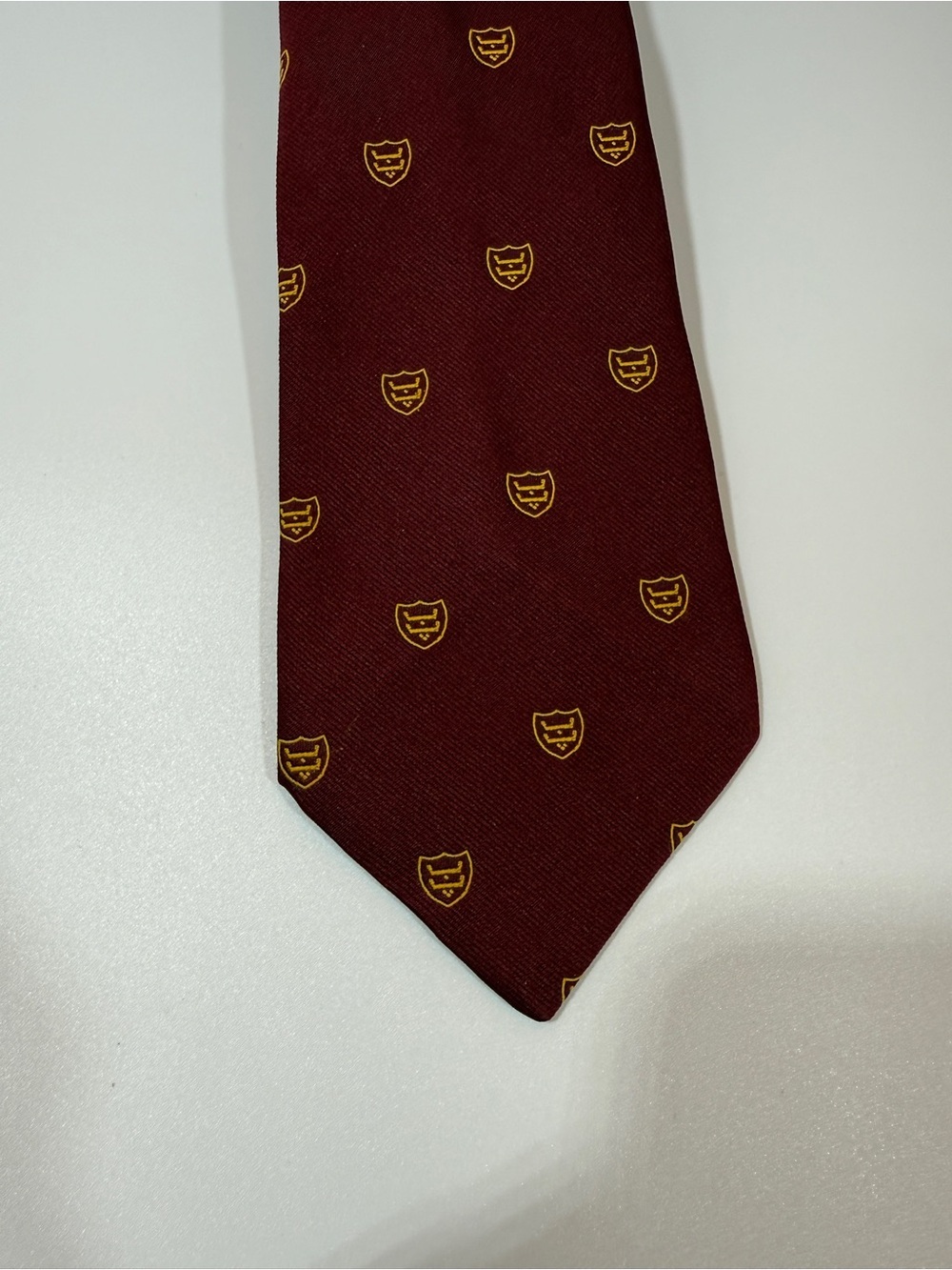 Narrow Burgundy Men's Patterned Silk Tie - Gold Crest Motif